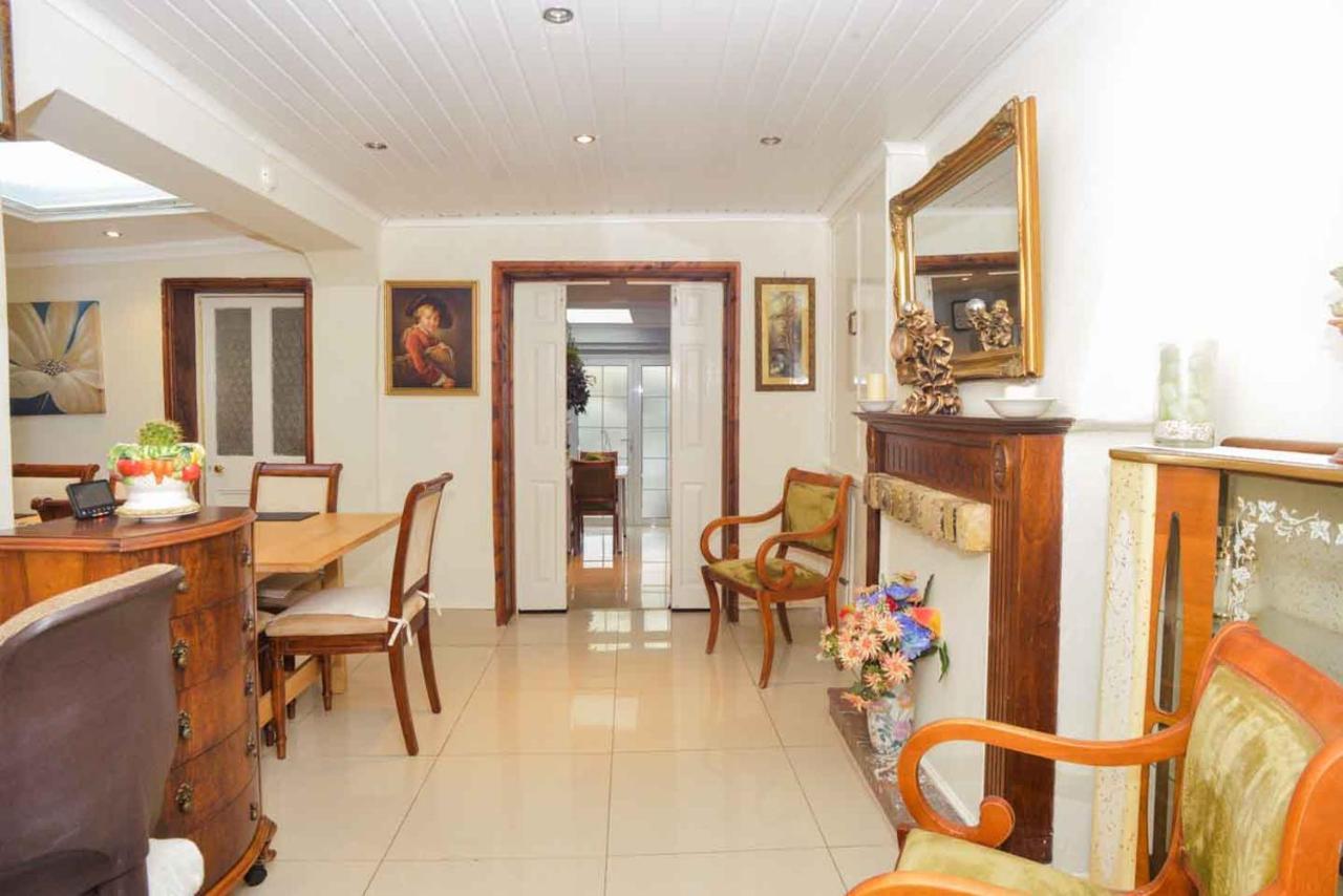 Pedro Host Family Apartment London Exterior photo